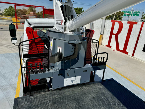 Grua Titan Terex Bt3870 De 19 Ton En Freightliner M2 2015