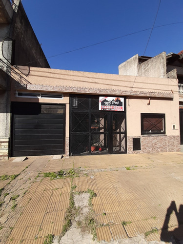 Casa De 3 Ambientes Con Pileta. San Justo