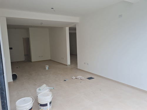 Venta Local Comercial Calle Azcuénaga, Gllén