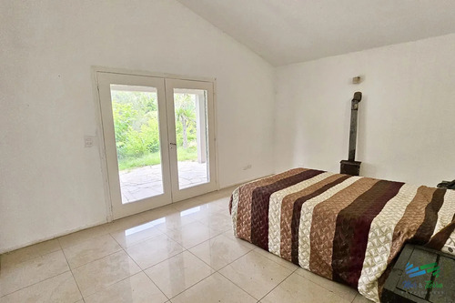 Venta De Casa 3 Dormitorios Y Servicio En El Golf Punta Del Este