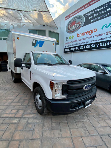 Imagen 4 de 15 de Ford F-350 2019 6.3l Xl 6.2 Plus Ac At