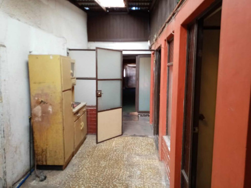 Excelente Casa De Dos Pisos Ideal Para Fines Comerciales