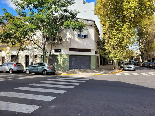 Imagen 2 de 14 de Local En Esquina, Amplio, Diversidad De Actividades