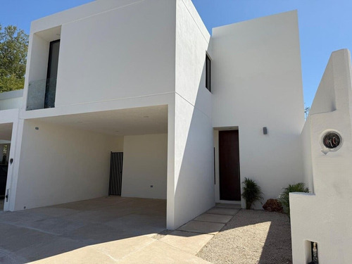 Casa De 3 Recámaras Para Estrenar En Cholul Con Acabados De Lujo