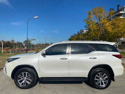 Imagen 10 de 13 de Toyota Sw4 2016 2.8 Srx 177cv 4x4 7as At