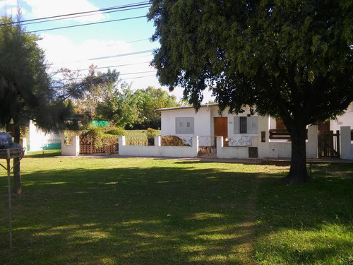 Casa En Venta En José María Pérez Al 1300 | Luján | 2 Dormitorios | Cochera | Apto Crédito