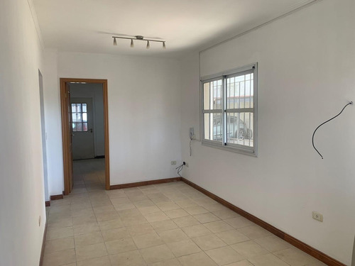 Imagen 2 de 10 de Departamento En Planta Baja Con Acceso Independiente