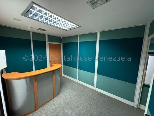 Oficina Amoblada Y Con Excelente Distribución Amoblada En Alquiler Ccct Caracas