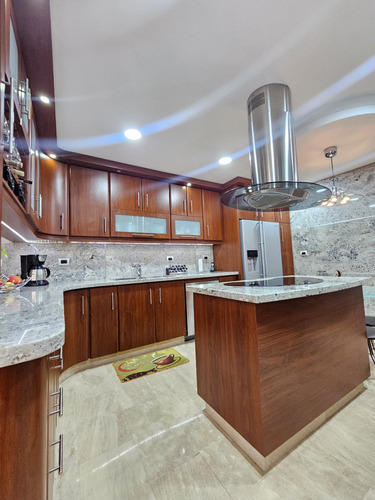 Casa En Venta Con Acabados De Lujo- Urb. Los Castores San Antonio De Los Altos