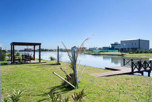 Casa 5 Ambientes En Venta En San Lucas A La Laguna