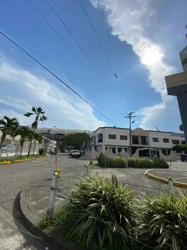 Se Alquila Apartaestudio Para Rentas Cortas O De Larga Estancia A Una Cuadra Del Estadio Pascual Guerrero.