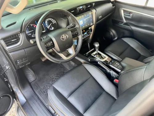 Toyota Fortuner 2.4 Diésel Sr 4X2