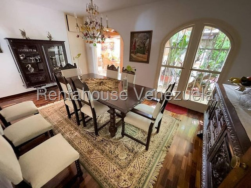 Agp Casa Con Cocina Moderna, Excelente Área De Reuniones, En Venta Ubicada En Calle Cerrada, En Alta Florida 25-11358 Ys