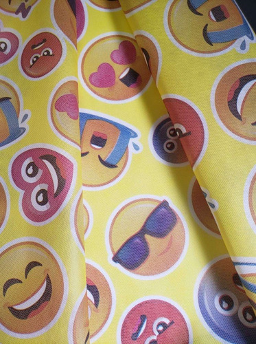 Tnt Estampado Carinhas Emoji Nova Decoracao 1,4m X 2 Metros
