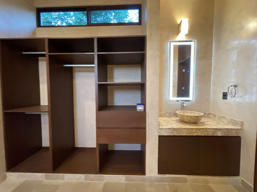 Casa En Venta Merida, Temozon Norte En Privada, Mod. Aurora, Entrega Inmediata.