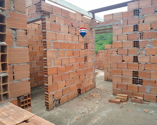 Re/max 2mil Vende, Terreno Con Bienhechuría, Guatamare, Arismendi, Isla De Margarita.