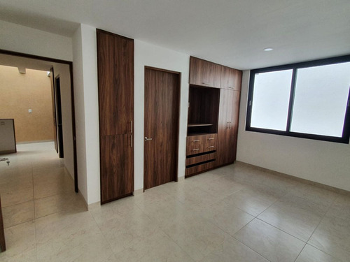 Residencia En Portanova, De Autor, Jardín, Sala Tv, 3 Recamaras, De Lujo