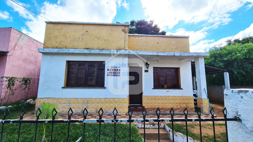 Vende - Casa De Tres Dormitorios, Dos Baños, Cochera- Barrio Saavedra