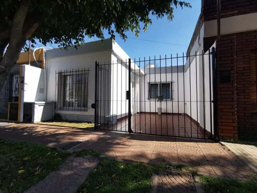 Permuta - Casa Ph Al Frente De 3 Ambientes En Venta - Castelar Norte