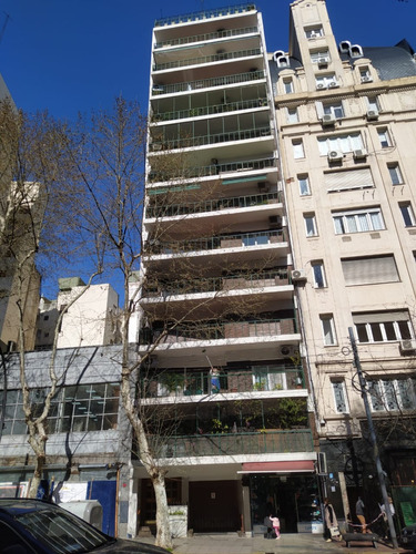 Semipiso De 3 Ambientes. Excelente Ubicación. Para Reciclar. 