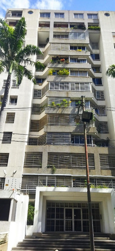 Cd. Apartamento En Venta En La Urbanización La Campiña