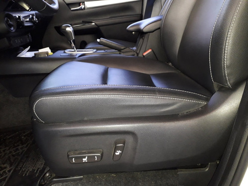 Imagen 4 de 8 de Toyota Hilux Srx 4x4 At Con Accesorios Orig