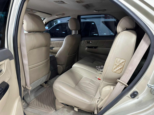 Imagen 6 de 13 de Toyota Fortuner Sr