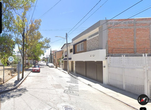 Casa Ubicada En Colonia Colinas Del Río, Aguascalientes. Con 3 Recamaras Y 128m2. Muy Cerca De Universidad Autónoma De Aguascalientes.