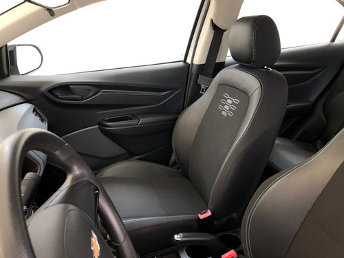 Imagen 6 de 15 de Chevrolet Onix Plus 1.4 Joy Black Mt 4p