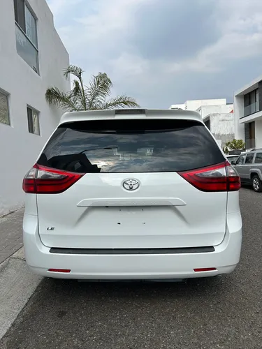 Toyota Sienna 3.5 Le At