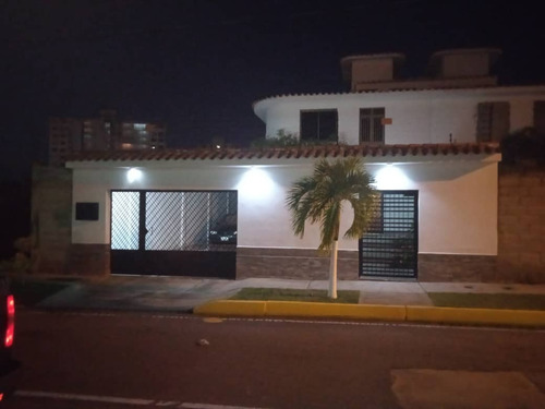 Imagen 1 de 6 de Venta De Quinta De Dos Niveles De 600m2