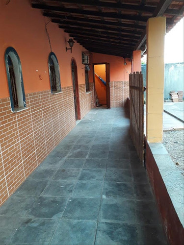 Oportunidade Imperdível! Vendo Casa Em Araruama São Vicente Na Região Dos Lagos-rj 1 Quarto-suíte Garagem Coberta(1 Vaga) E Descoberta(3 Vagas) Quintal Grande Com Frutíferas Varandão Em L