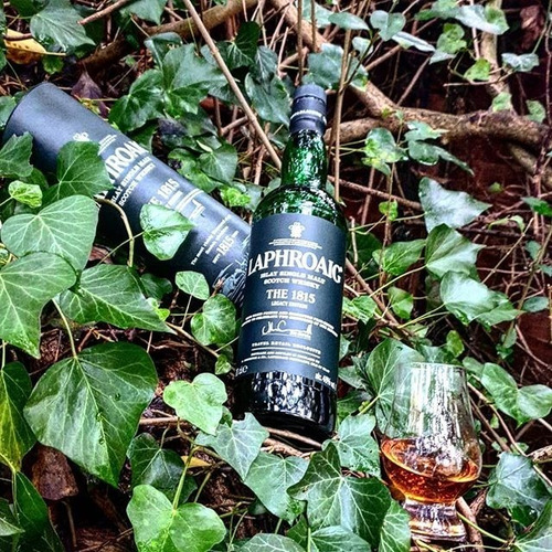 Imagen 3 de 10 de Whisky Laphroaig The 1815 Legacy Edition 700ml En Estuche