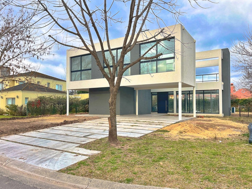 Casa En Venta En Haras Santa Maria, Escobar, G.b.a. Zona Norte