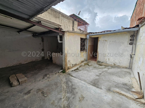 Casa En Alquiler En Catia Calle Panamerica Eu 24-29164