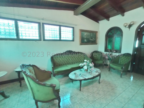 Amplia Y Fresca Casa En Venta Ubicada En Maracay Urb El Centro Db 23-28368