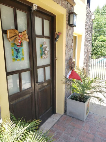 Imagen 5 de 19 de Excelente Casa A La Venta De 4 Ambientes En El Barrio Las Magnolias