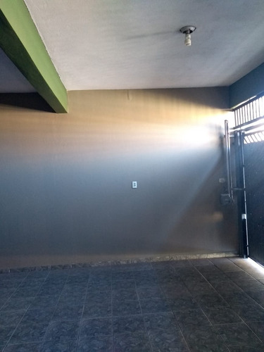 Imagem 13 de 30 de Casa Ampla Com 4 Quartos, Jardim, 4 Vagas De Garagem E 2 Banheiros,
