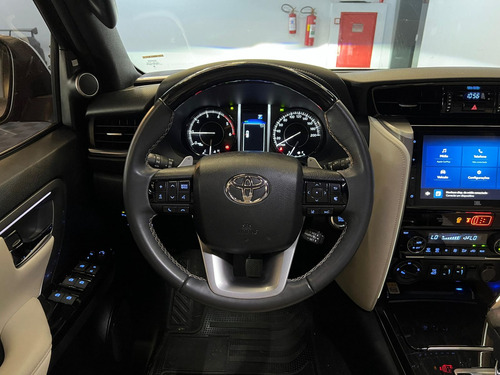 Toyota Hilux SW4 Diamond 2.8 TB 4x4 Die. Aut.