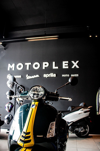 Imagen 23 de 25 de Vespa Gts Super 300 Racing Sixties Disponible Ya