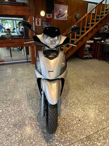 Imagen 9 de 18 de Kymco People 300 Gti 2017 U Dño Serv Off Permuto