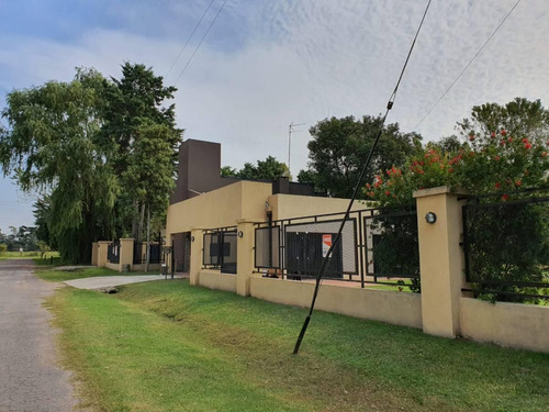 Casa 5 Amb En 2 Plantas, Lote 44x48. Barrio La Celia, Ezeiza