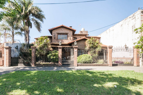 Venta Imponente Chalet S/lote De 17x48 Lanús Este