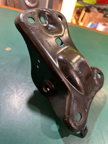 Base Soporte De Puente Trasero Jetta 2019 2020 2021 2022 24 (Usado)
