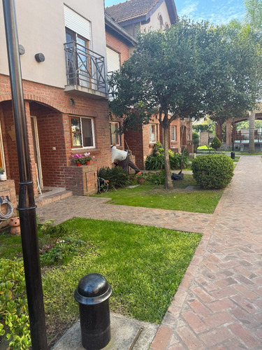 Venta Triplex En Barrio Village San Lorenzo Apto Credito