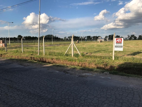 Imagen 1 de 2 de Lote En Barrio Los Alamos, Luján
