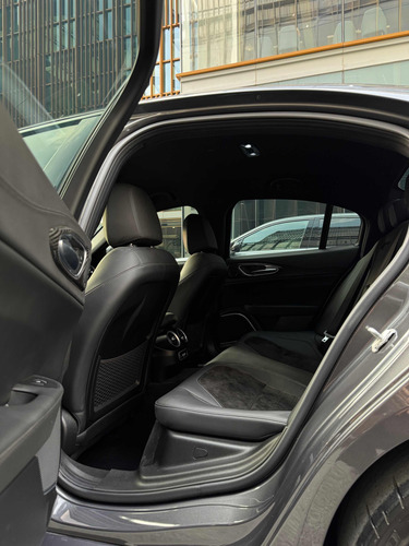 Alfa Romeo Giulia 2.9l Quadrifoglio V6 Bi-turbo At