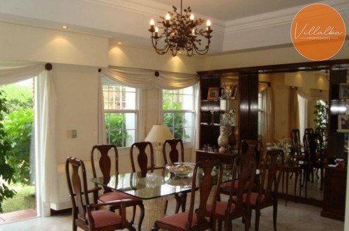 Imagen 8 de 18 de Hermosa Casa En Venta De 5 Dormitorios.