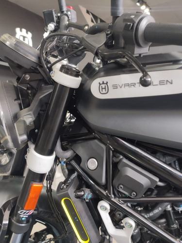 Husqvarna Svartpilen 200 2021