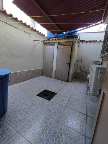 Imagen 21 de 22 de Adriana Atienzo Vende | Apartoquinta En Urb. Prebo (foc-1089)